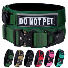Collar Comfluxe con porta AirTag para seguimiento seguro al exterior.