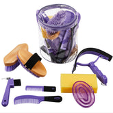 Conjunto Cunhill de cuidado equino con bolsa, ideal para sesiones de aseo en el establo.