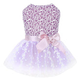 Vestido CuteBone para perro pequeno, vista delantera, cómodo para paseos y fiestas.