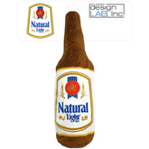 design LAB peluche botella cerveza Natural Light para juego interactivo y búsqueda.