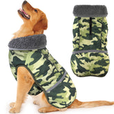 Dogcheer capa impermeable con banda reflectante para paseos nocturnos seguros.