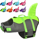 Doglay chaleco salvavidas con diseño tiburón para mayor visibilidad al nadar.