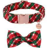 Collar DOGWONG navidad con lazo rojo y cuadros; ideal para fotos festivas.
