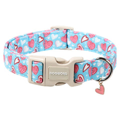 Collar DOGWONG con corazon azul y hebilla plastica, ideal para paseos diarios.