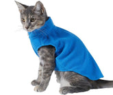 DroolingDog chaleco de forro polar azul, frente del modelo para gatos, mantiene cómodo al caminar.