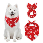 Bandana E-Clover para perro con corazón rojo, perfecta para sesiones de fotos.