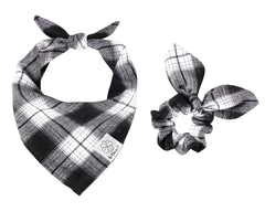 Bandana E-Clover para perro con plaid negro-blanco, ideal para paseos con estilo.