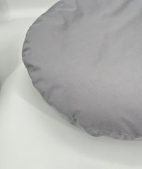 Cama redonda con funda impermeable EechicSpace en color gris.