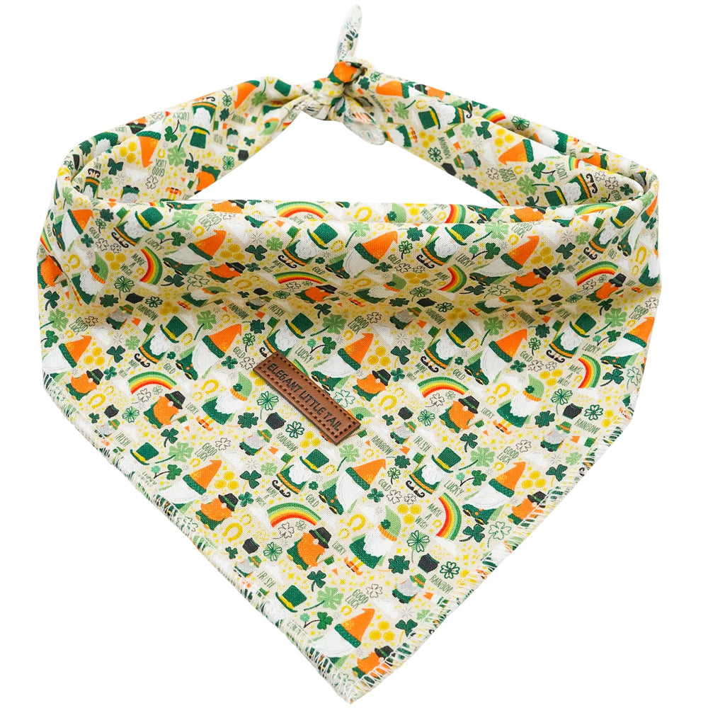 Elegant Little Tail bandana San Patricio frente; ideal para fotos elegantes de tu perro.