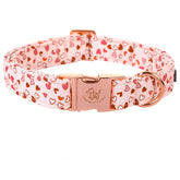 Elegant Little Tail collar ajustable rosa con corazón, ideal para paseos diarios.