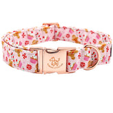 Collar Elegant little tail con impresión de hombrecito de jengibre en rosa navideño.