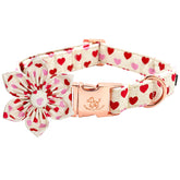 Elegant little tail collar con corazón y flor, perfecto para paseos y ocasiones especiales.