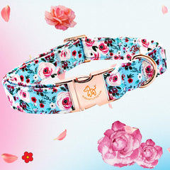 Collar Elegant Little Tail con diseño floral rosa, realza la personalidad de tu perro.