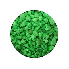 Primer plano de grava verde Permaglo, textura uniforme para sustrato estable.