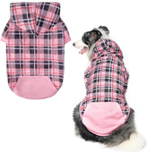 EXPAWLORER Plaid Dog Hoodie, frontal rosa, abriga durante paseos fríos.