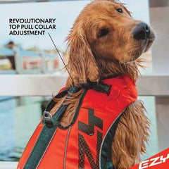 Chaleco EzyDog DFD X2 con banda reflectiva para visibilidad en poca luz.