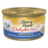 Fancy Feast Delights lata con filete blanco a la parrilla y cheddar, sabroso para gatos.
