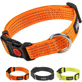 Collar Fida reflectante para perros en neón naranja, mejora la visibilidad nocturna.
