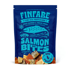 Finfare trozos de salmón crujientes para perros, ideal como recompensa de entrenamiento.