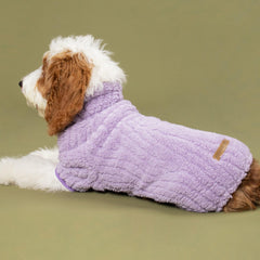Pijama peluche Fitwarm con diseño morado aporta aspecto tierno y mayor calidez.