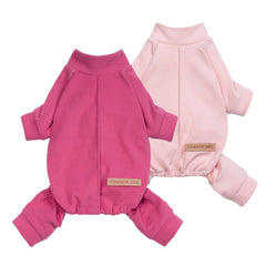 Pijama Fitwarm para perro, frontal en rosa, ligero y cómodo para paseos.