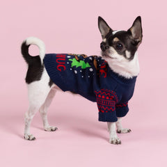 Fitwarm suéter con nieve en fondo azul marino, mantiene al perro cálido.