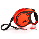 Flexi Xtreme muestra la cinta naranja y negra de 8 m para paseos controlados