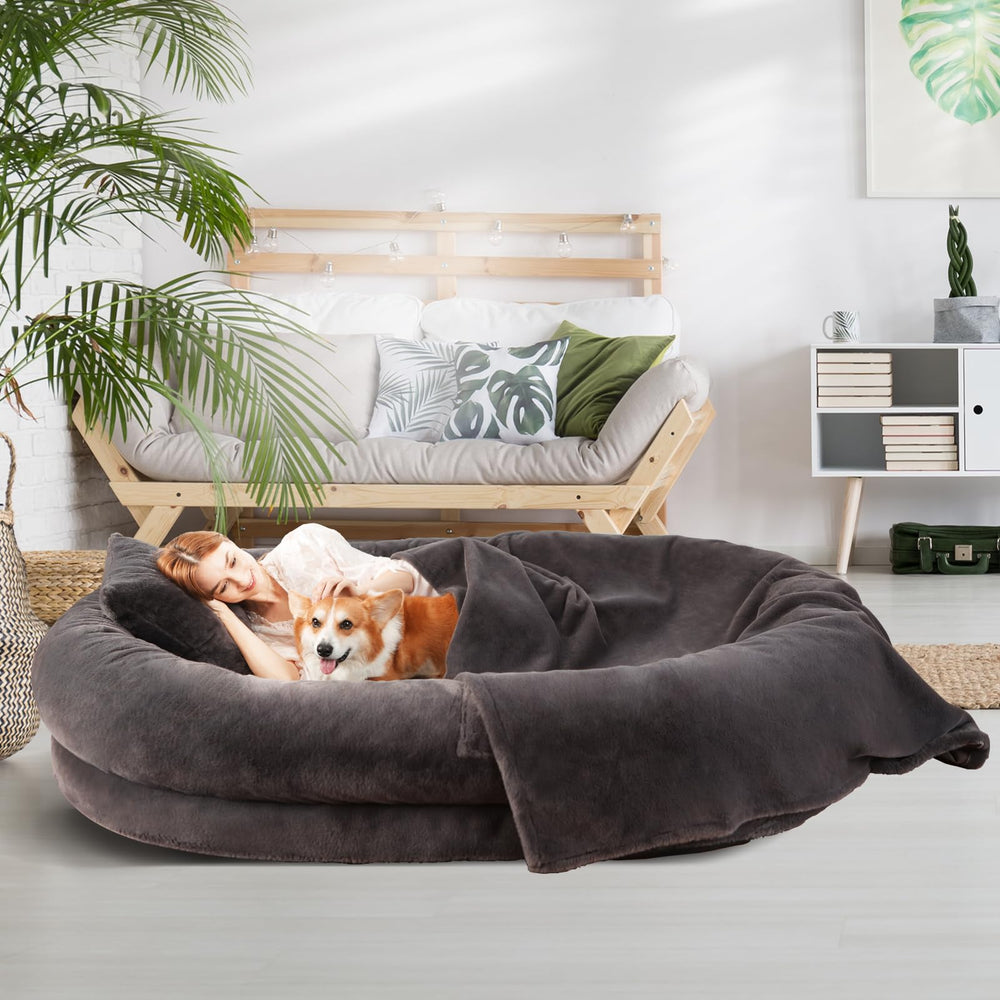Cama humano-perro grande Fvkind, espaciosa para ver películas con tu mascota.