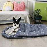 GeerDuo saco dormir para perro con exterior impermeable en color bone, ideal para uso exterior.