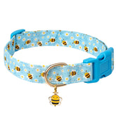 Collar Gelwoo con hebilla ajustable y diseño floral azul para perros medianos.