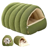 Cama genérica monstruo para gatos, vista frontal, refugio cálido para noches frías.