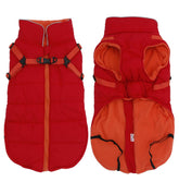 Geyecete abrigo impermeable para perro con arnés, ideal para paseos bajo lluvia.