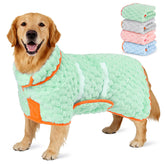 Glittme Dog Bathrobe absorbe rápido para secar mejor tras el baño.