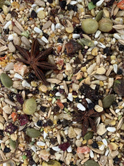 Goldenfeast VL Mezcla Sudamericana, aves comiendo, ideal para forrajeo y variedad de dieta.