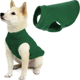 Gooby Stretch Fleece Vest, vista trasera del perro, abrigo cómodo para paseos.