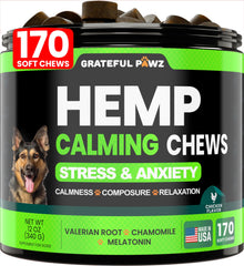 Gomitas calmantes Grateful Pawz para perros, paquete visible, calma diaria.