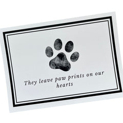 Groomers Margins: tarjetas de simpatía para perros y gatos con huellas, ofreciendo consuelo respetuoso.