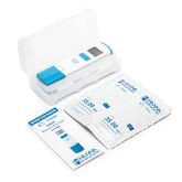 Muestra HI98319 en mano para medición de salinidad rápida en campo.