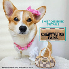 Detalles bordados del bolso Checker Chewy Vuiton, diseño llamativo para paseo y entretenimiento.