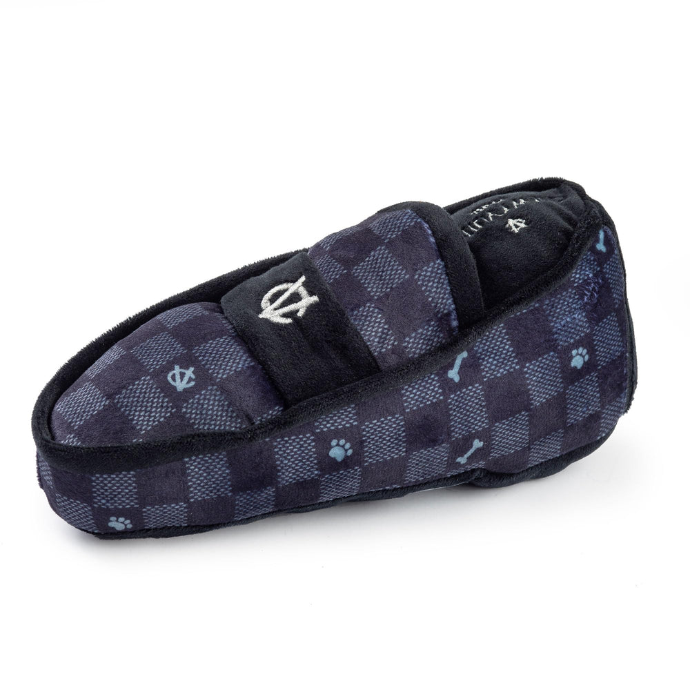 Haute Diggity Dog Chewy Vuiton Loafer a cuadros negros, ideal para juegos diarios.