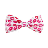 Pajarita Huxley y Kent para perros y gatos con diseño Kisses, ideal para celebraciones.