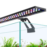 Lámpara hygger Clip-On LED para acuario con espectro completo 26W realzando plantas.