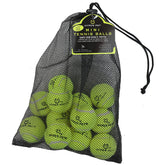 Pelota Hyper Pet Mini Tennis Ball verde brillante, fácil de localizar en césped.