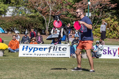 Hyperflite K-10 Jawz Rosa, disco con doble agarre de perfil bajo para mayor control.
