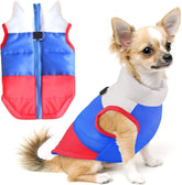 Idepet chaleco para mascotas con arnés ancla patchwork rojo visto de frente, ideal para festividades.