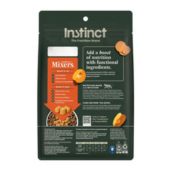 Instinct Raw Boost Mezcladores Salud intestinal: primer plano de pollo y calabaza como ingredientes funcionales.