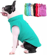 Jacko & Co chaleco polar para perro turquesa, visto de frente, cómodo para paseos diarios.