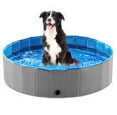 Jasonwell piscina plegable para perros gris, perro jugando en jardín, opción práctica para baño al aire libre.