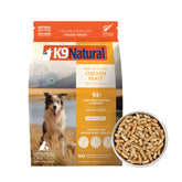 K9 Natural alimento deshidratado de pollo en empaque, ideal como complemento para la comida diaria.