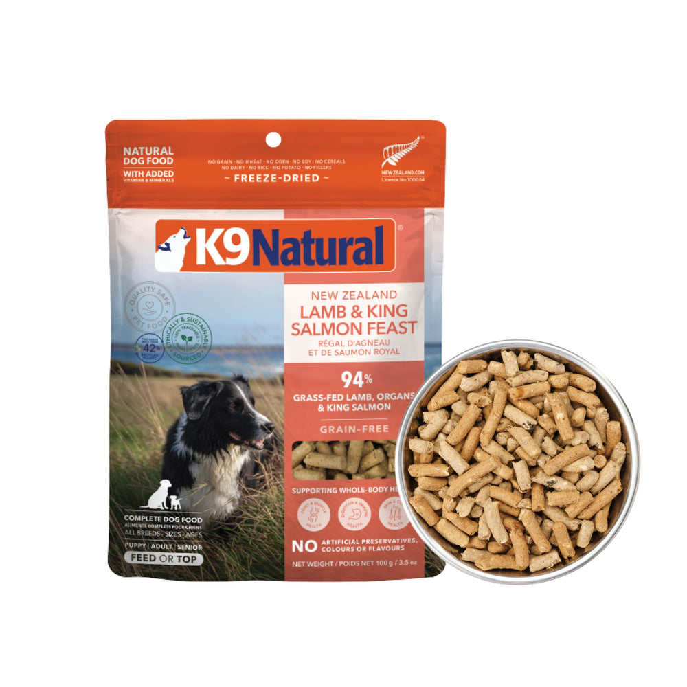 K9 Natural complemento de comida cordero y salmón, listo para espolvorear sobre la comida.